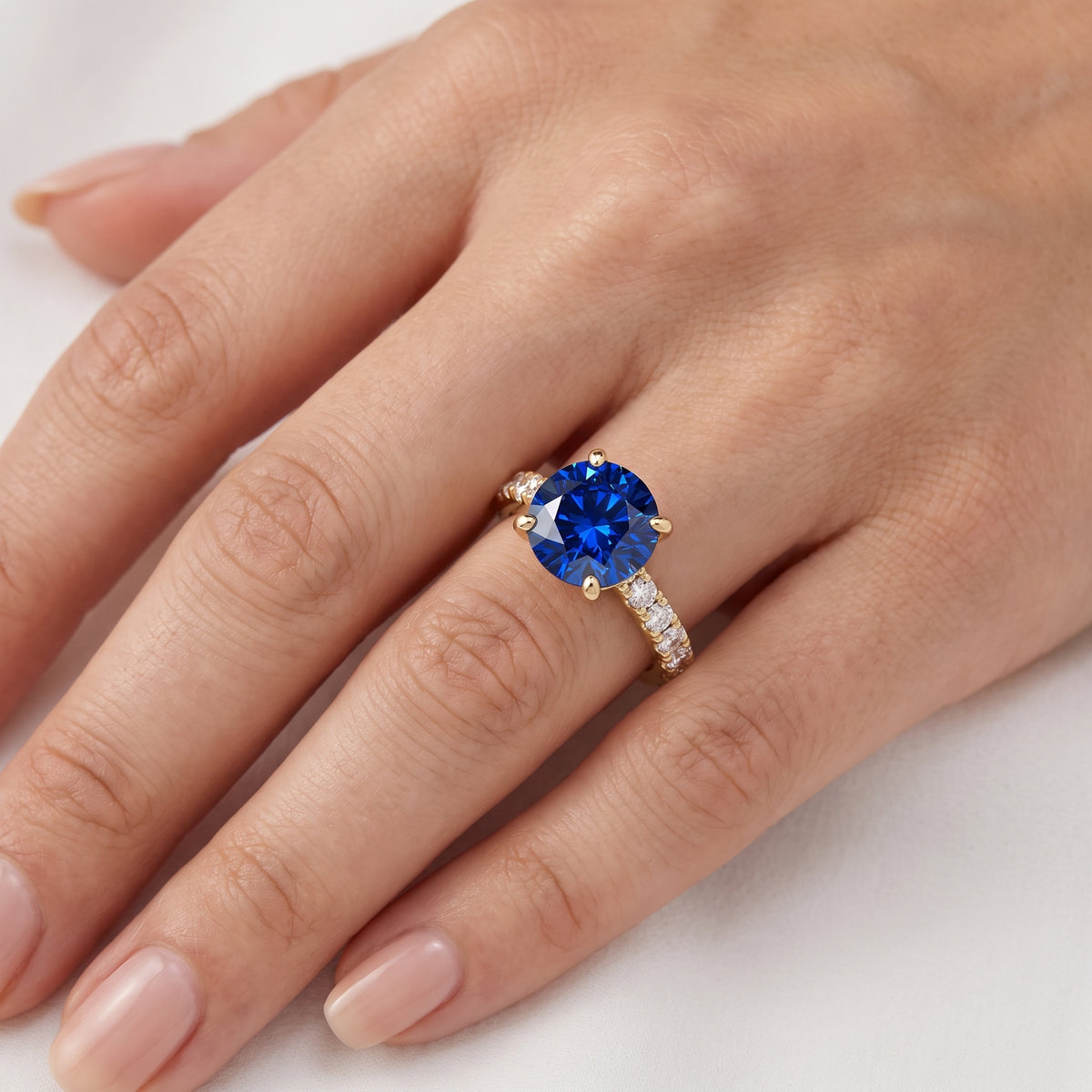 _lifestyle_image@SKU:RG847-NCSR04000004Y #metal_14k-yellow-gold+origin_lab-created