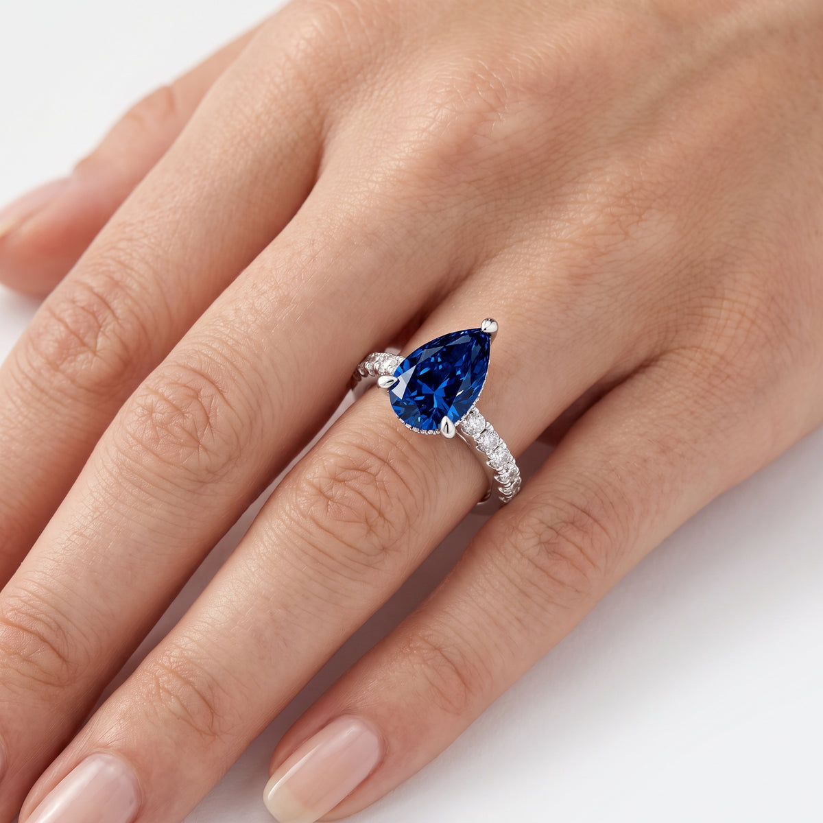 _lifestyle_image@SKU:RG930-LCSD02000004W #metal_10k-white-gold+origin_lab-created
