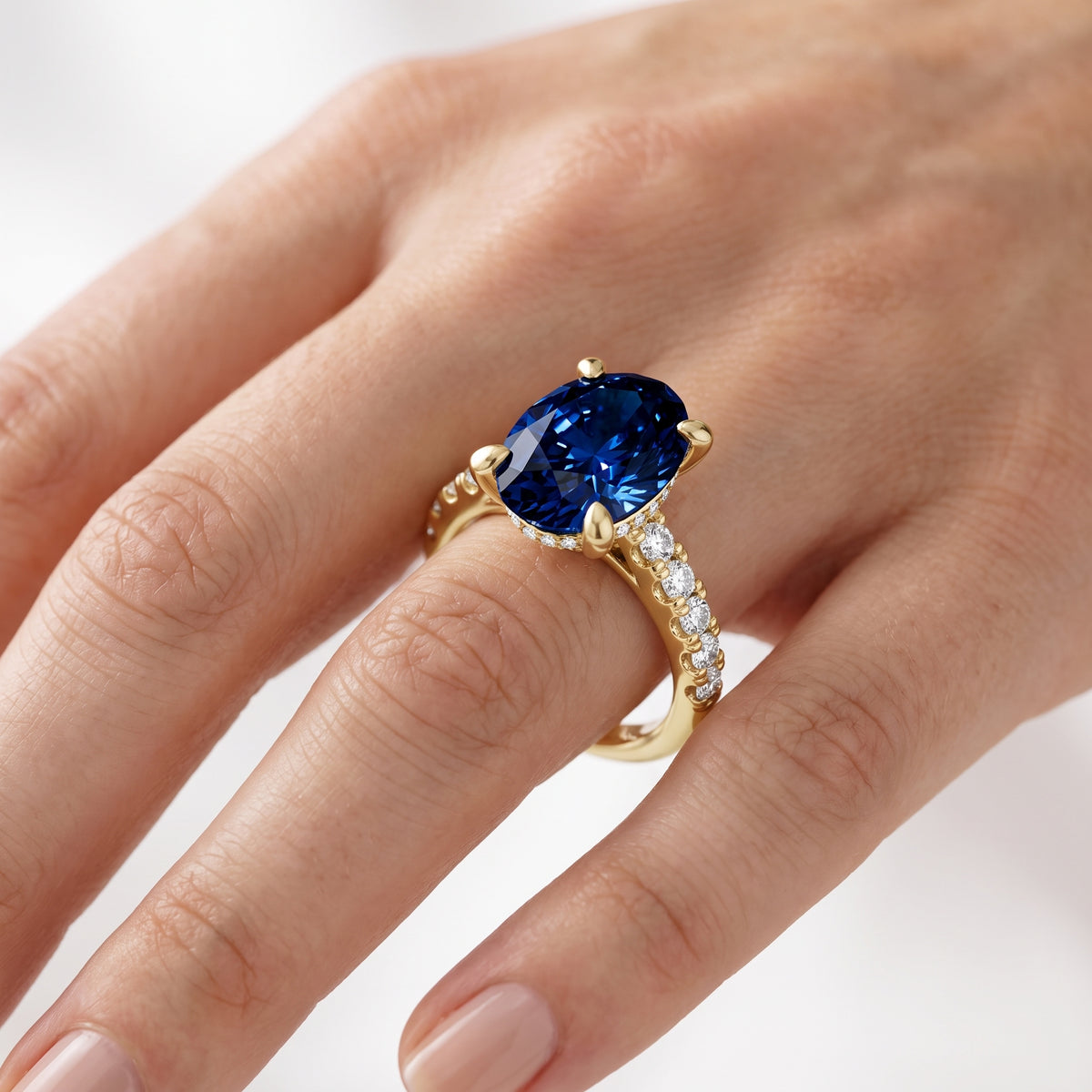 _lifestyle_image@SKU:RG930-LCSO03000004Y #metal_10k-yellow-gold+origin_lab-created