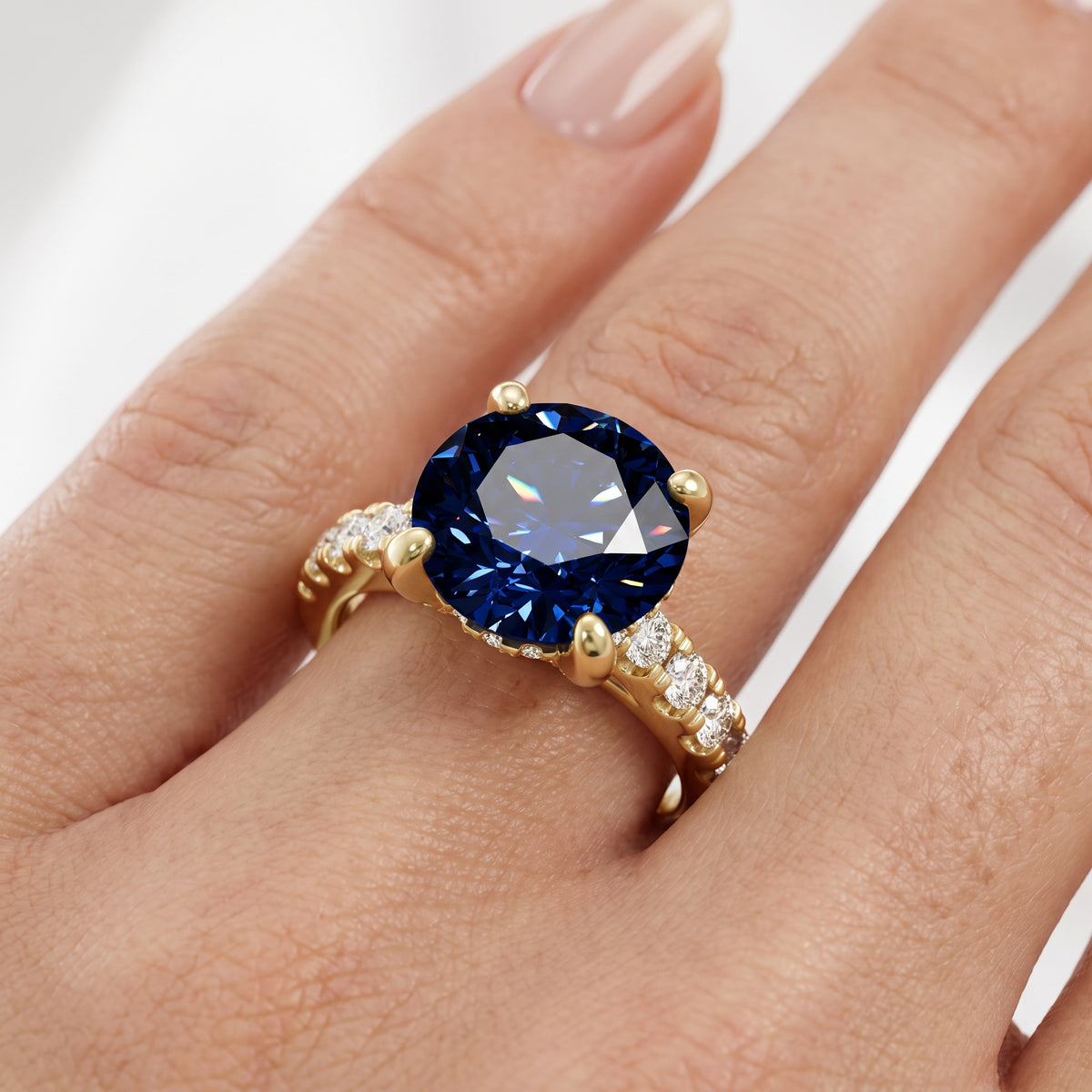_lifestyle_image@SKU:RG930-LCSR03000004Y #metal_10k-yellow-gold+origin_lab-created