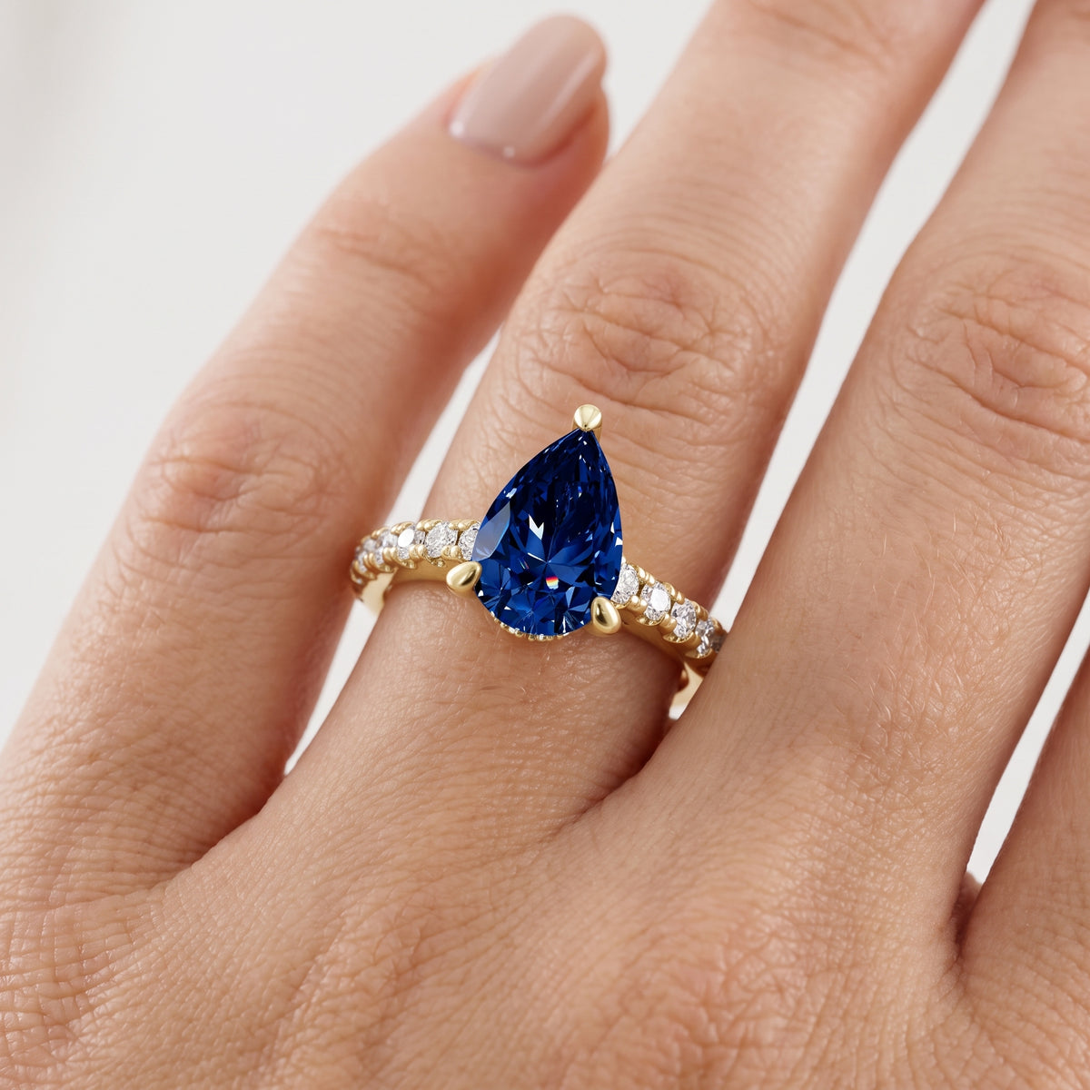 _lifestyle_image@SKU:RG930-NCSD02000004Y #metal_14k-yellow-gold+origin_lab-created