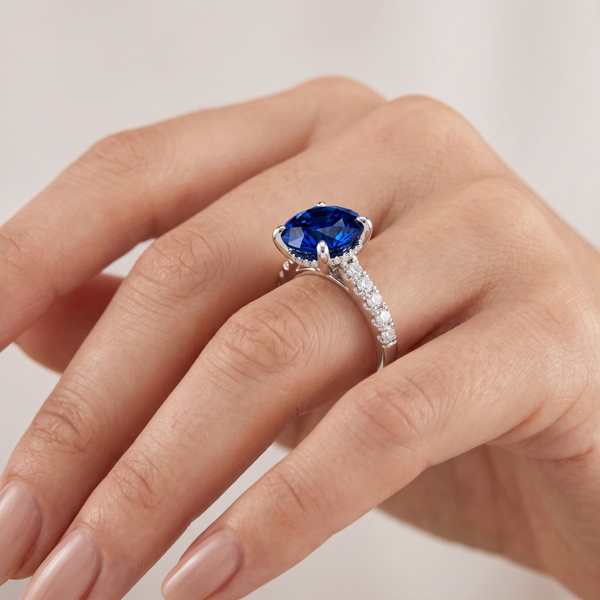 _lifestyle_image@SKU:RG930-NCSR03000004W #metal_14k-white-gold+origin_lab-created