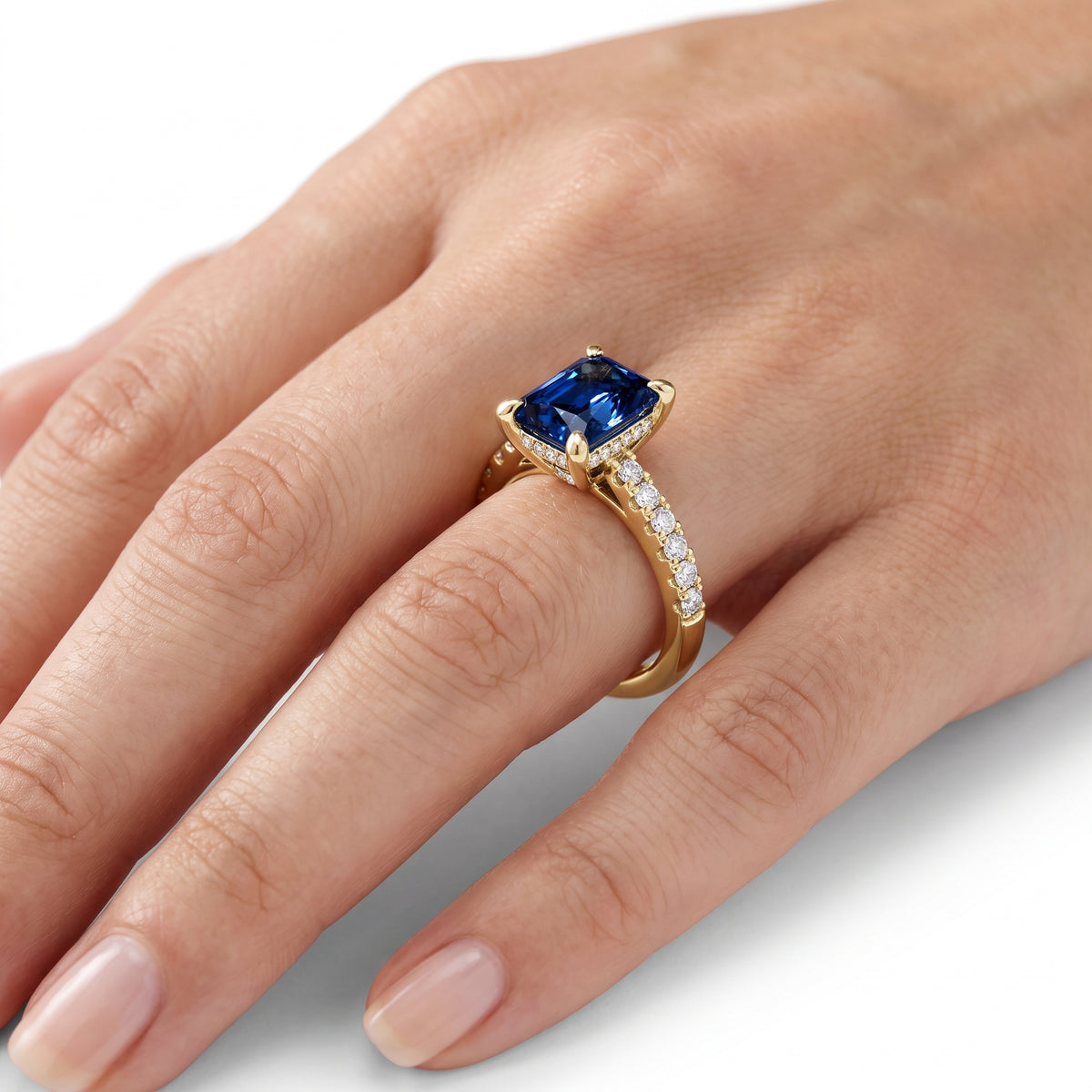 _lifestyle_image@SKU:RG930-NCST02000004Y #metal_14k-yellow-gold+origin_lab-created