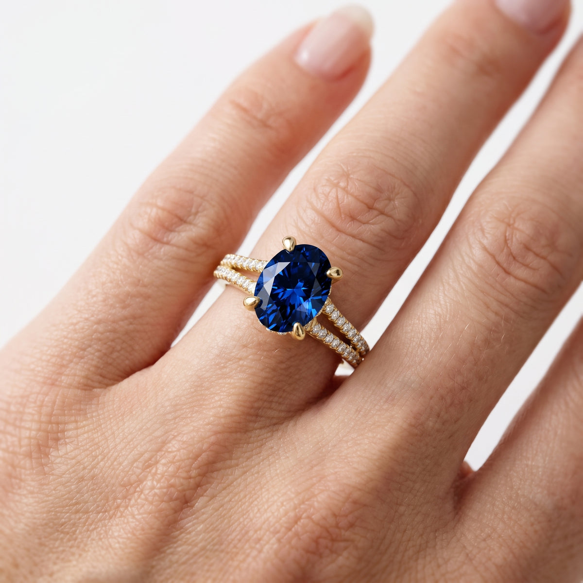_lifestyle_image@SKU:RG939-NCSO02000004Y #metal_14k-yellow-gold+origin_lab-created