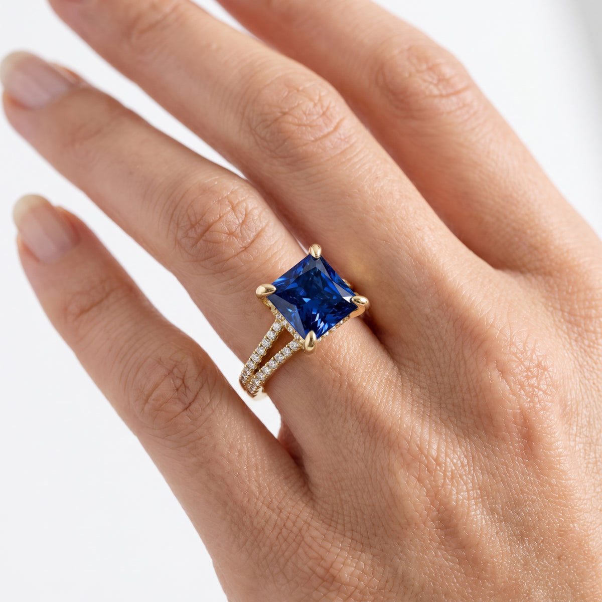 _lifestyle_image@SKU:RG939-NCSP03000004Y #metal_14k-yellow-gold+origin_lab-created