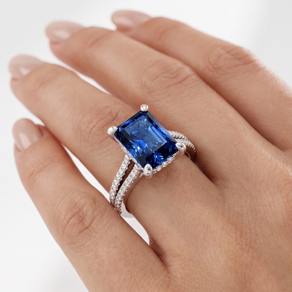 _lifestyle_image@SKU:RG939-NCST0300000PL #metal_platinum+origin_lab-created