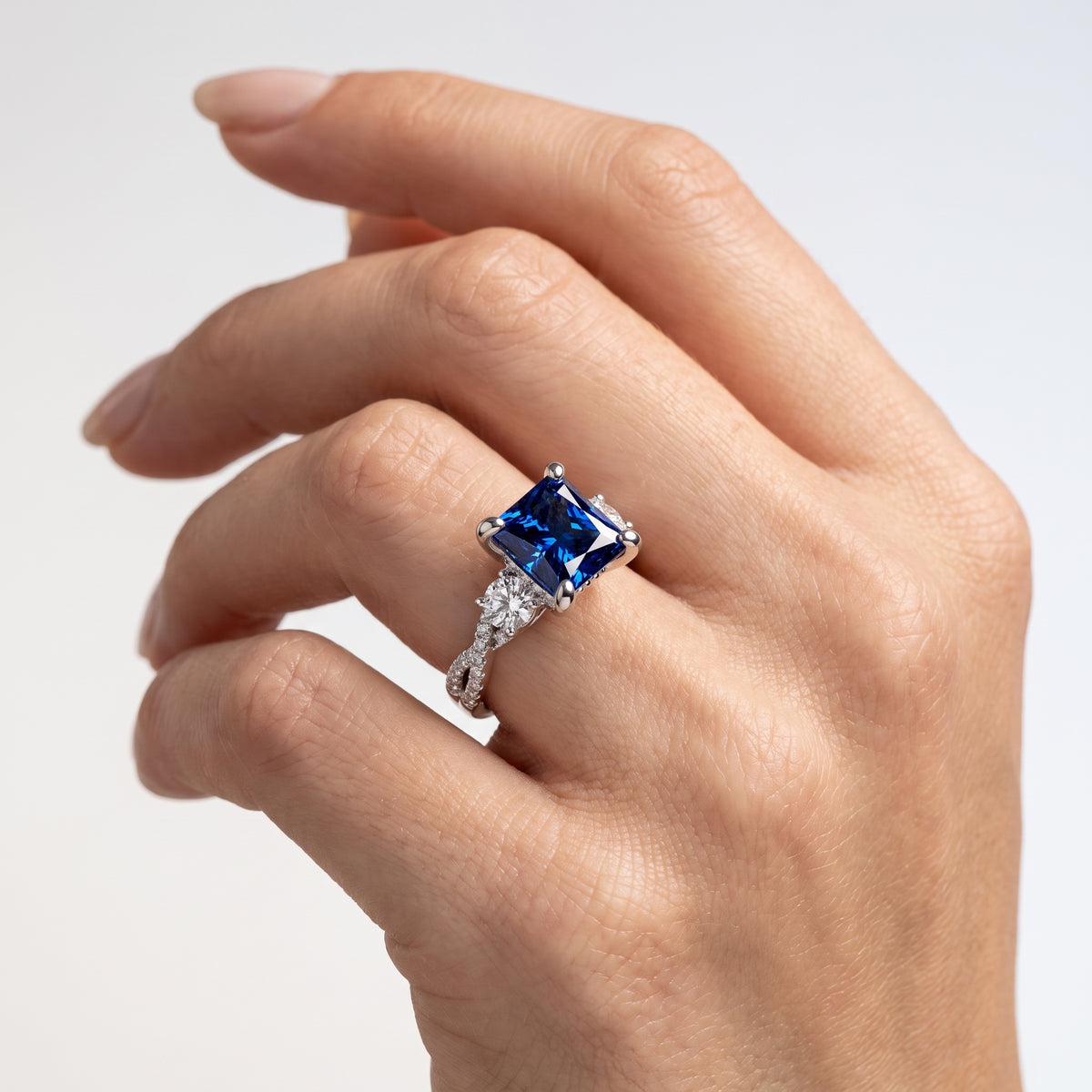 _lifestyle_image@SKU:RG948-LCSP0200000DW #metal_silver+origin_lab-created
