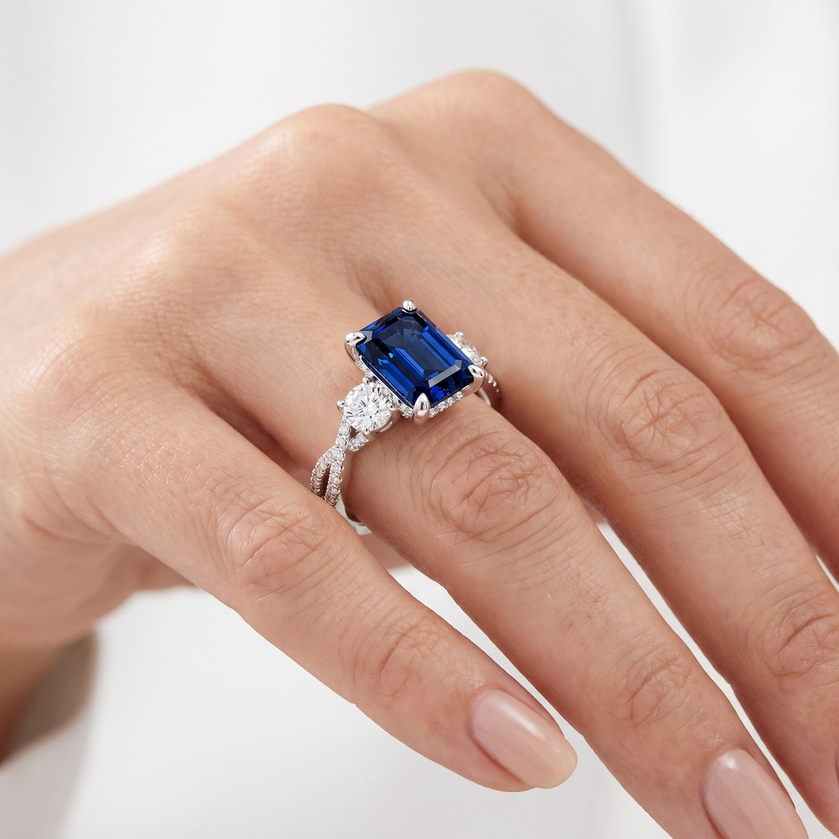 _lifestyle_image@SKU:RG948-NCSE03000004W #metal_14k-white-gold+origin_lab-created