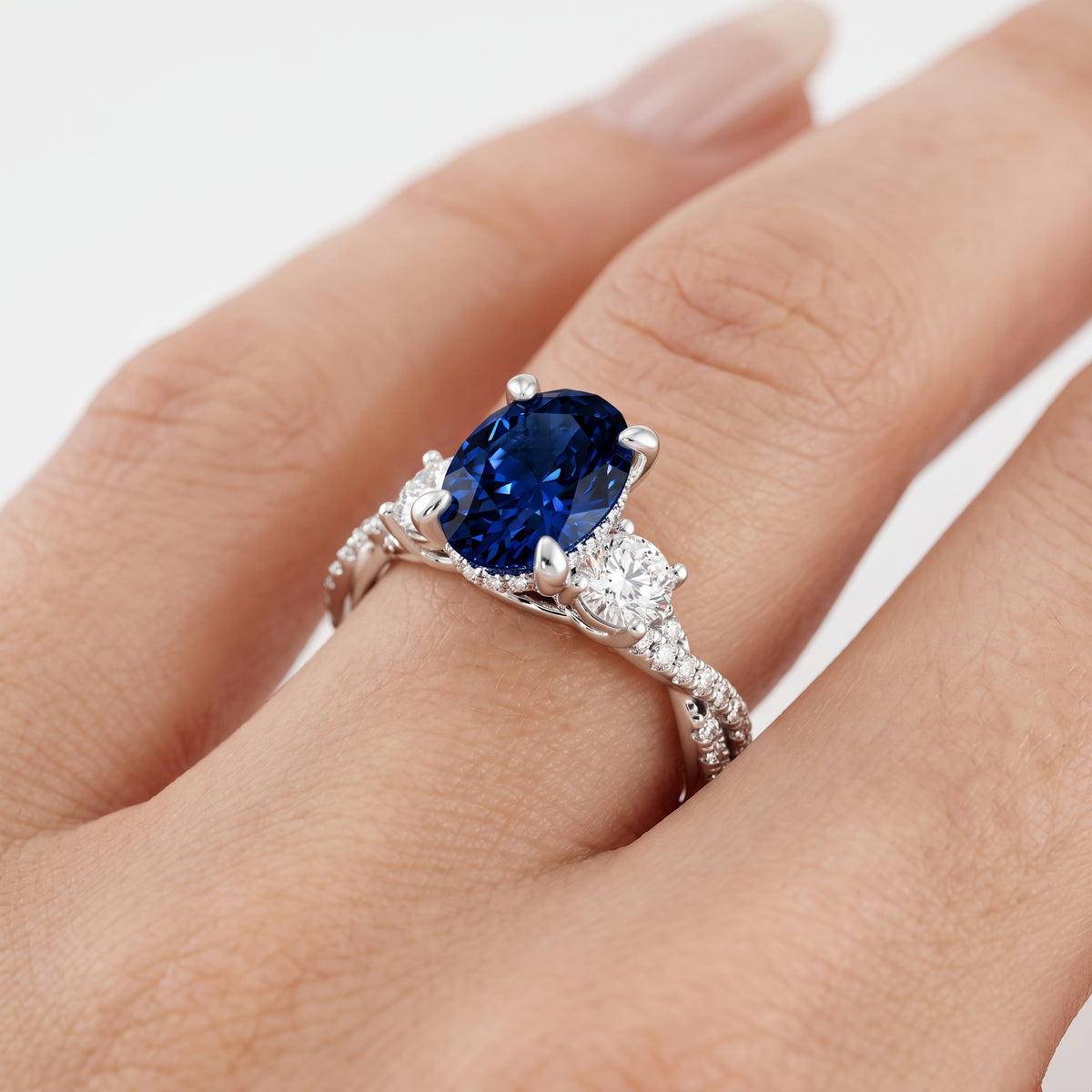 _lifestyle_image@SKU:RG948-NCSO02000004W #metal_14k-white-gold+origin_lab-created