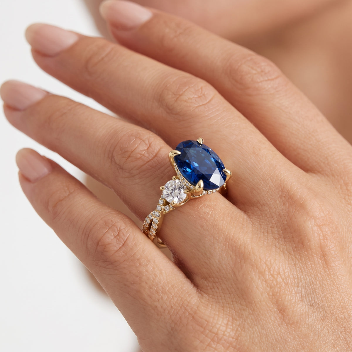 _lifestyle_image@SKU:RG948-NCSO02000004Y #metal_14k-yellow-gold+origin_lab-created