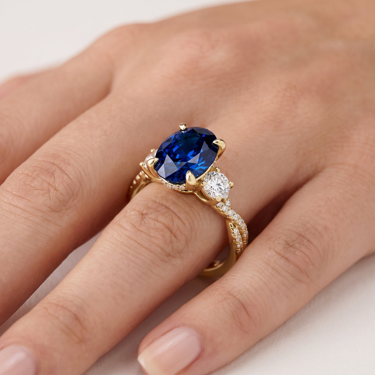 _lifestyle_image@SKU:RG948-NCSO03000004Y #metal_14k-yellow-gold+origin_lab-created