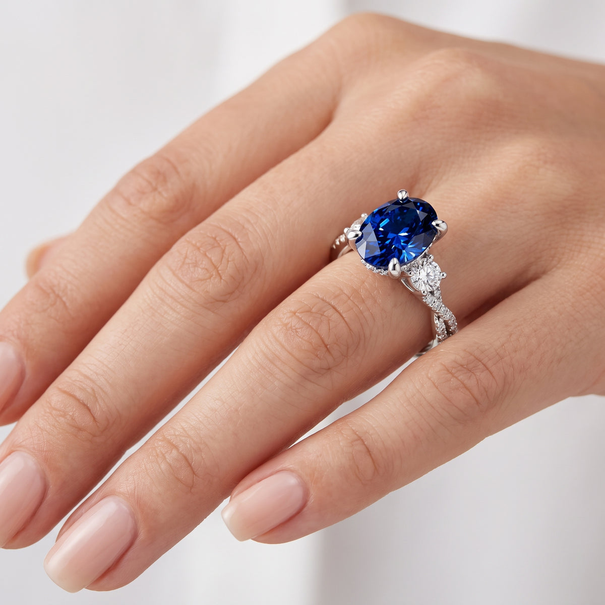 _lifestyle_image@SKU:RG948-NCSO0300000PL #metal_platinum+origin_lab-created