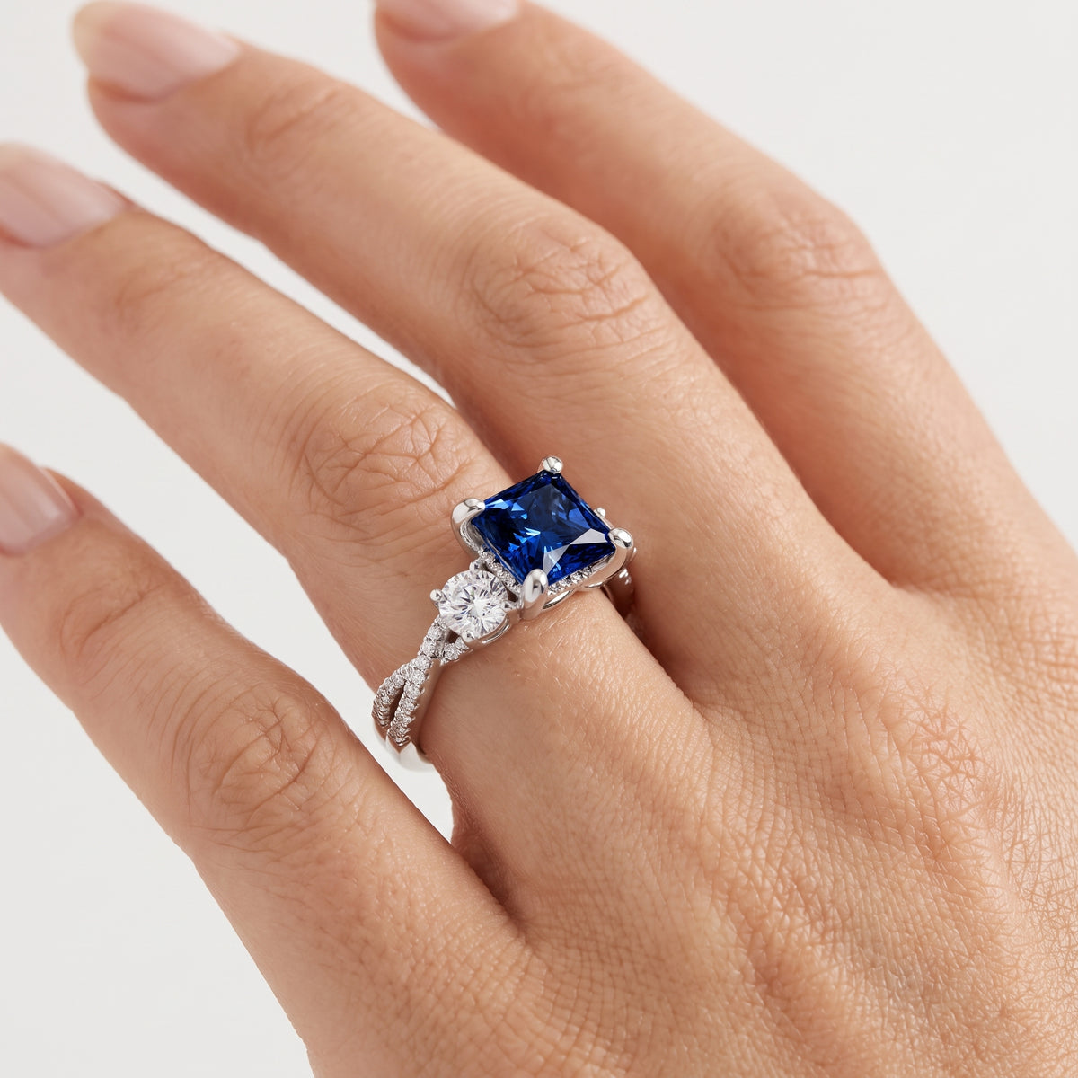 _lifestyle_image@SKU:RG948-NCSP02000004W #metal_14k-white-gold+origin_lab-created