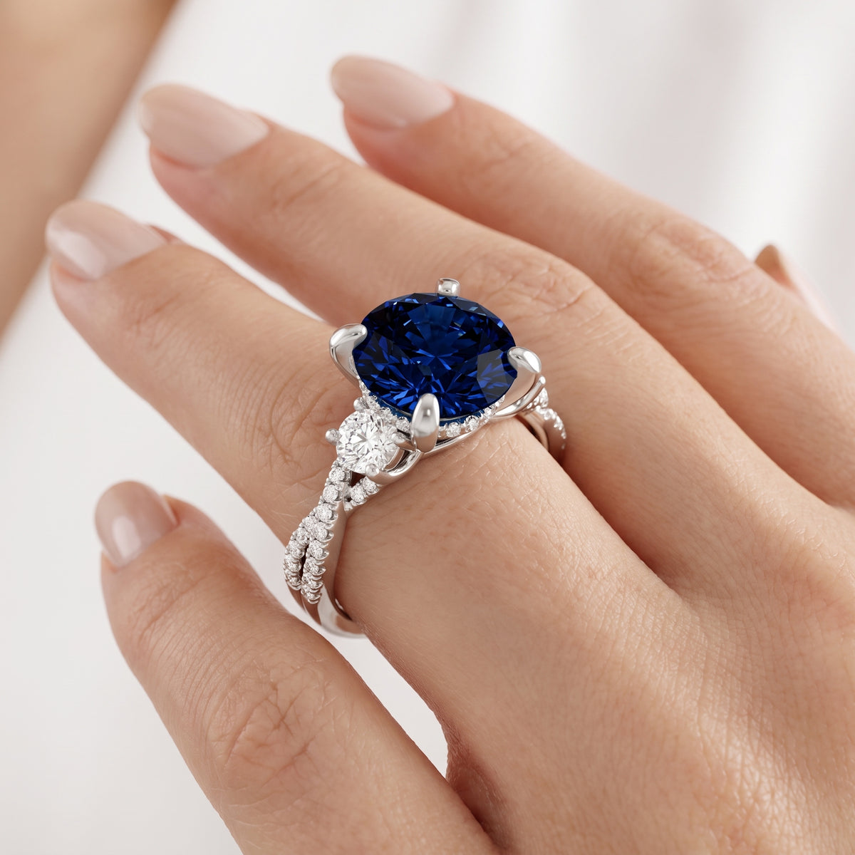 _lifestyle_image@SKU:RG948-NCSR0300000PL #metal_platinum+origin_lab-created