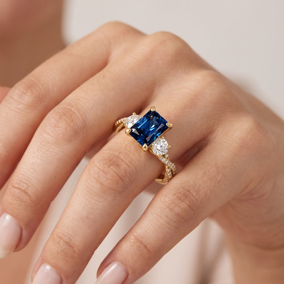 _lifestyle_image@SKU:RG948-NCST02000004Y #metal_14k-yellow-gold+origin_lab-created