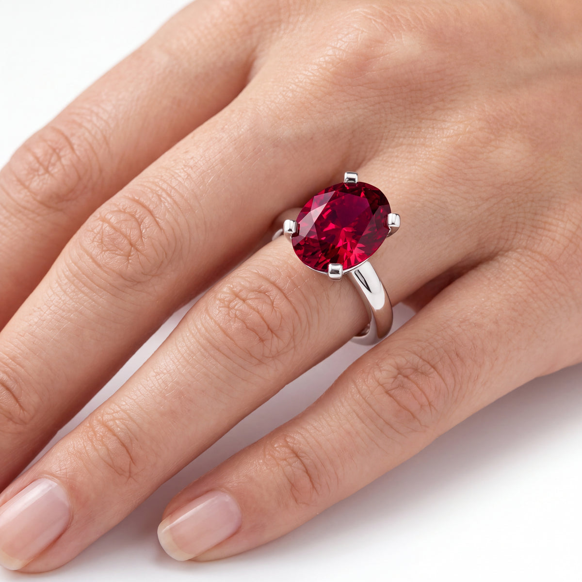 _lifestyle_image@SKU:RG952-LCRO03000004W #metal_10k-white-gold+origin_lab-created