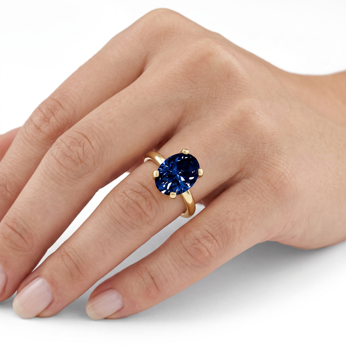 _lifestyle_image@SKU:RG952-LCSO02000004Y #metal_10k-yellow-gold+origin_lab-created