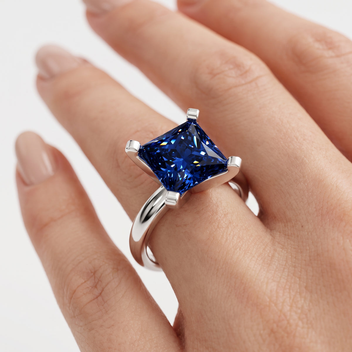 _lifestyle_image@SKU:RG952-LCSP04000004W #metal_10k-white-gold+origin_lab-created