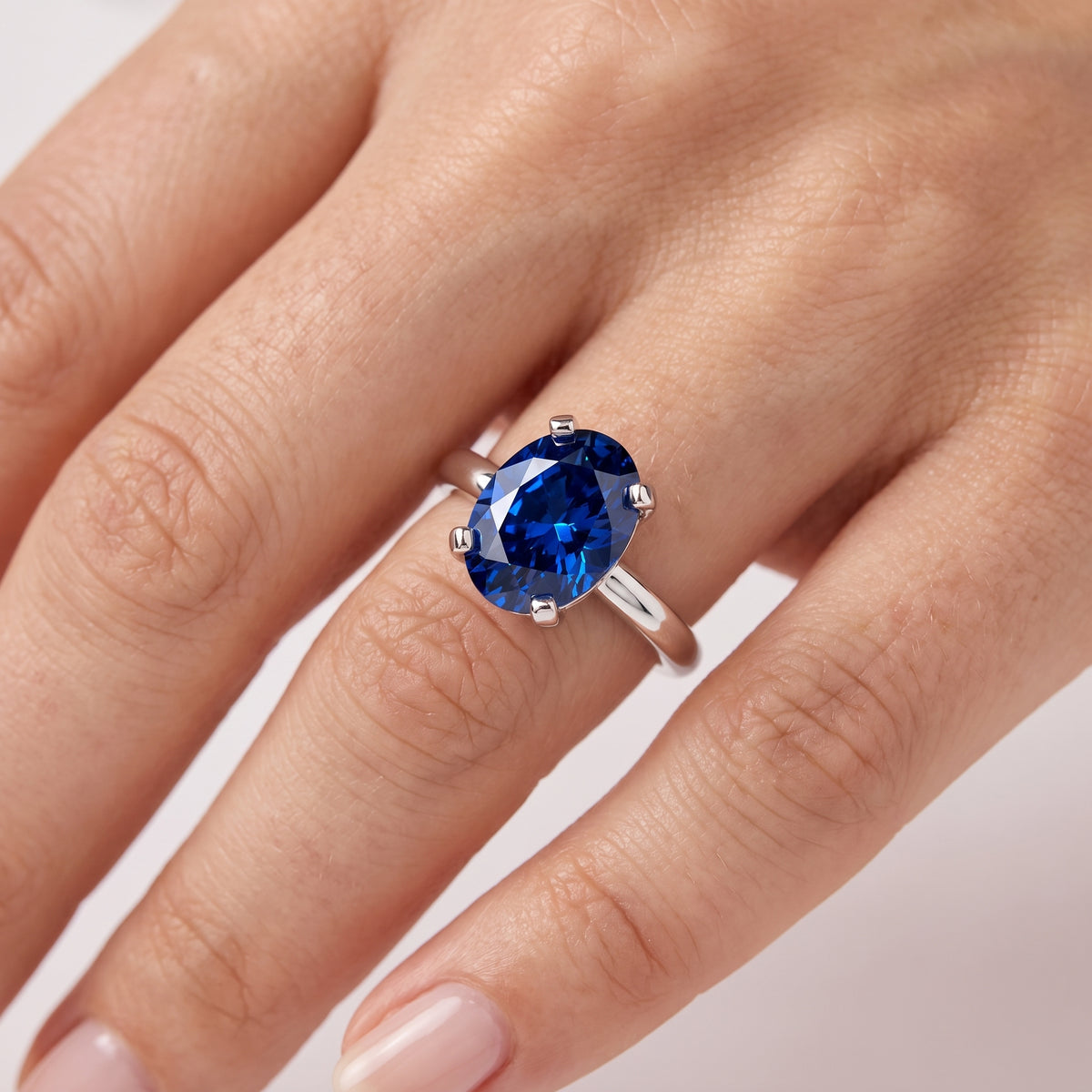 _lifestyle_image@SKU:RG952-NCSO02000004W #metal_14k-white-gold+origin_lab-created