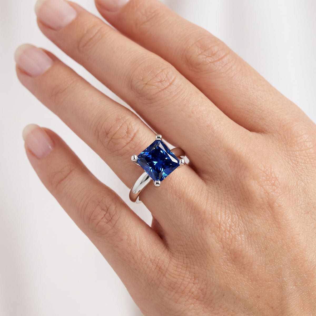 _lifestyle_image@SKU:RG952-NCSP0200000PL #metal_platinum+origin_lab-created