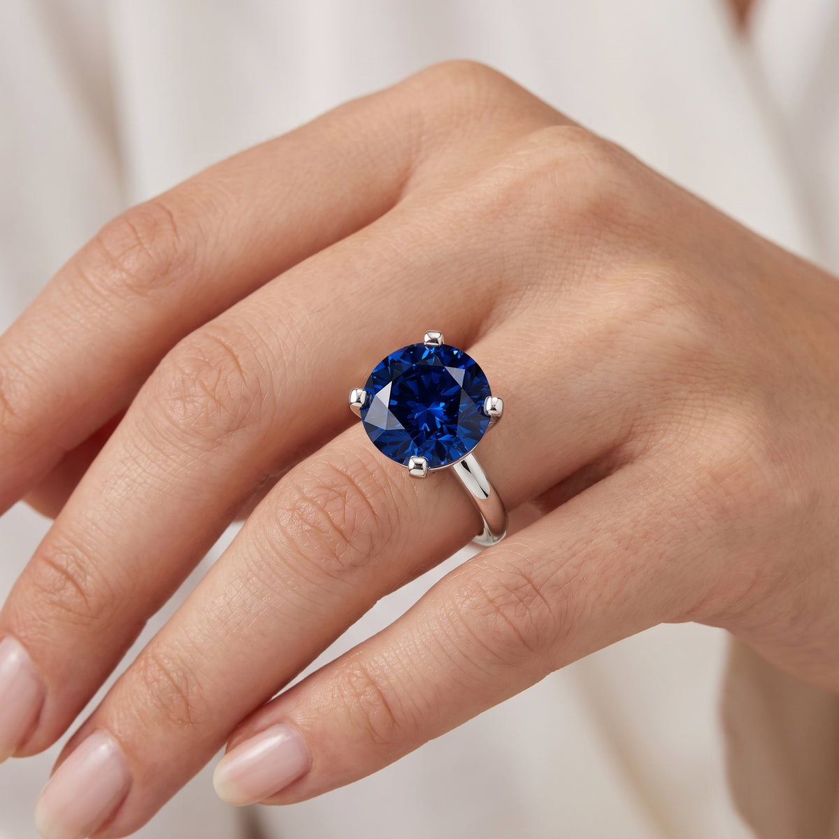 _lifestyle_image@SKU:RG952-NCSR0300000PL #metal_platinum+origin_lab-created