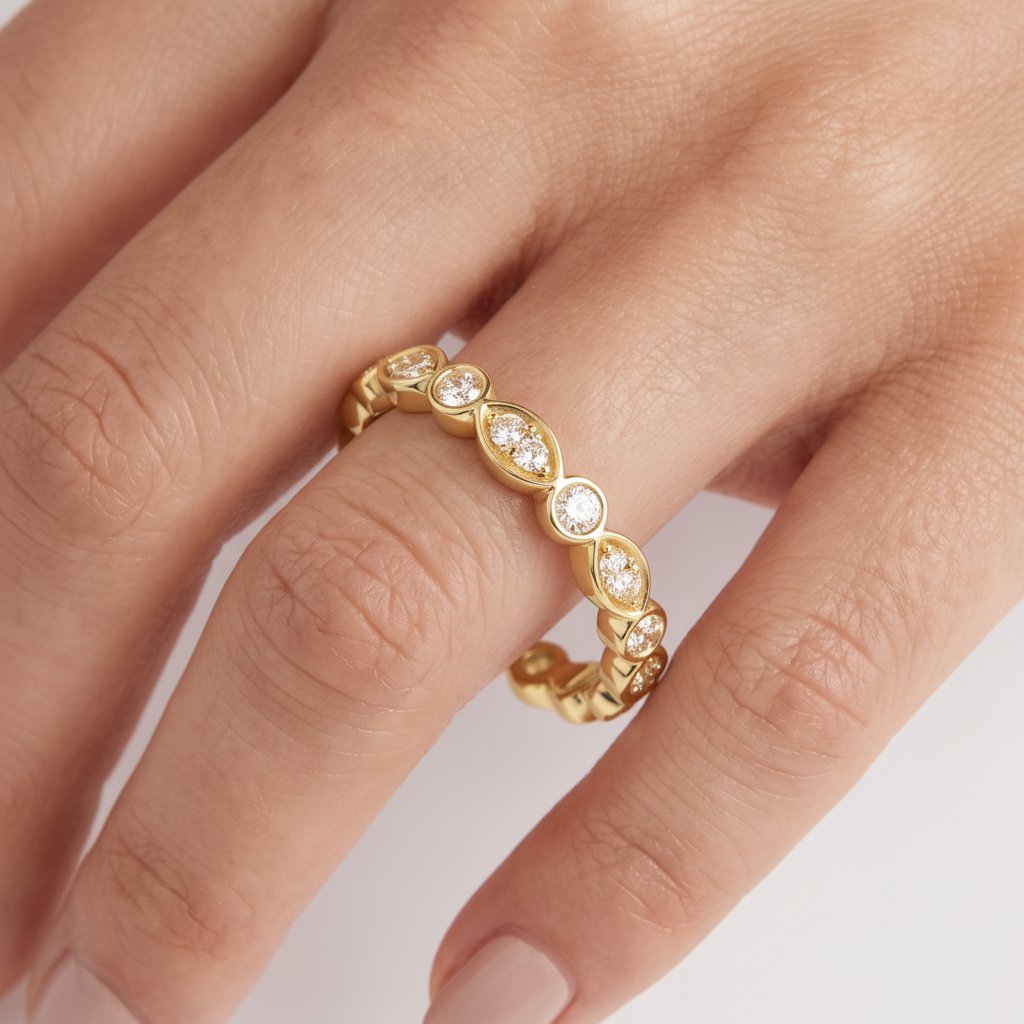 _lifestyle_image@SKU:T0545-LADR00360004Y #metal_10k-yellow-gold+origin_lab-grown+quality_g-si