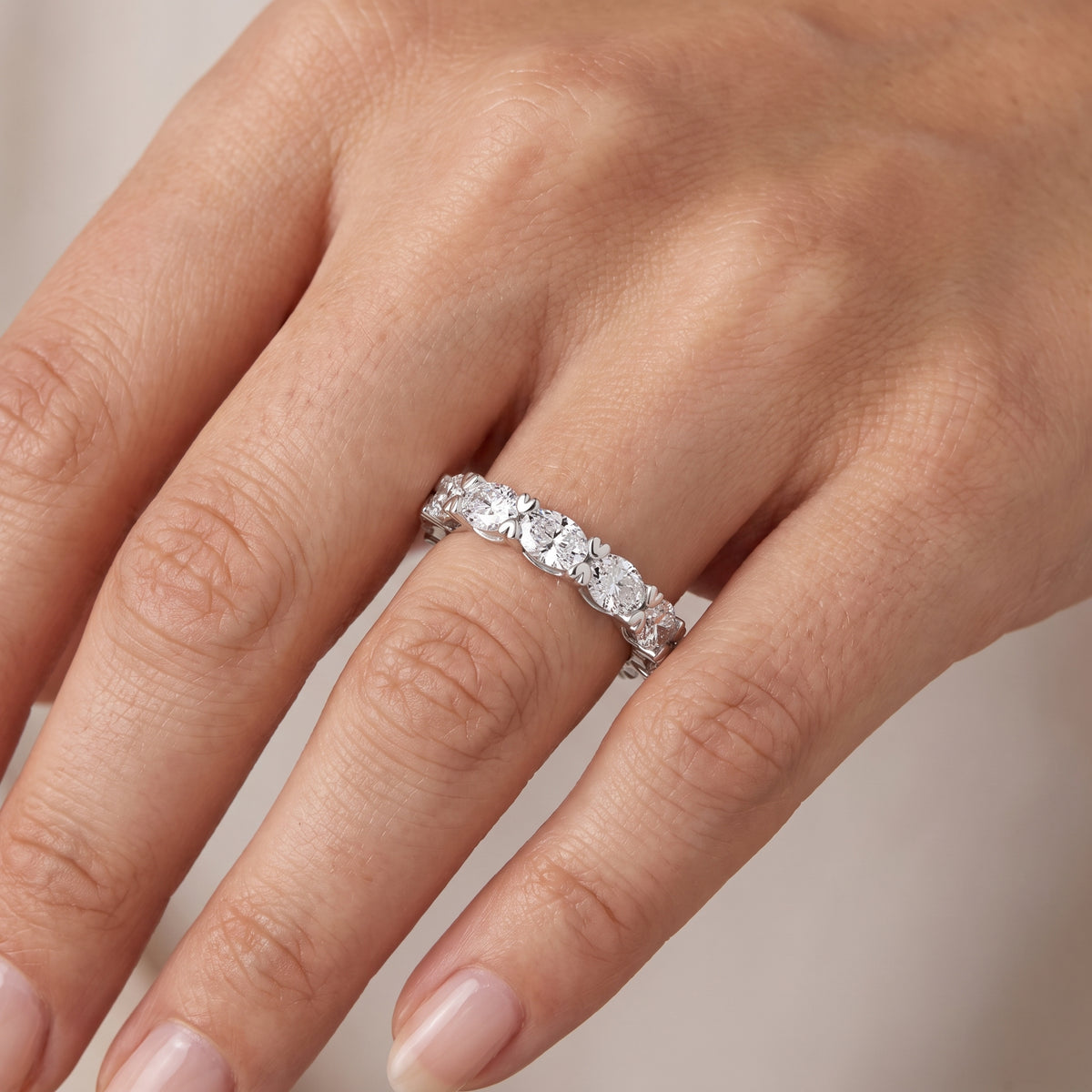 _lifestyle_image@SKU:T1235-LADO0294000DW #metal_silver+origin_lab-grown+quality_g-si