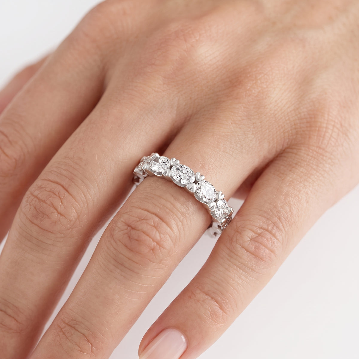 _lifestyle_image@SKU:T1235-NADO02550004W #metal_14k-white-gold+origin_lab-grown+quality_ef-vs2+