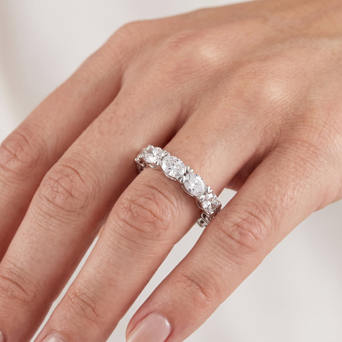 _lifestyle_image@SKU:T1235-NADO03360004W #metal_14k-white-gold+origin_lab-grown+quality_ef-vs2+