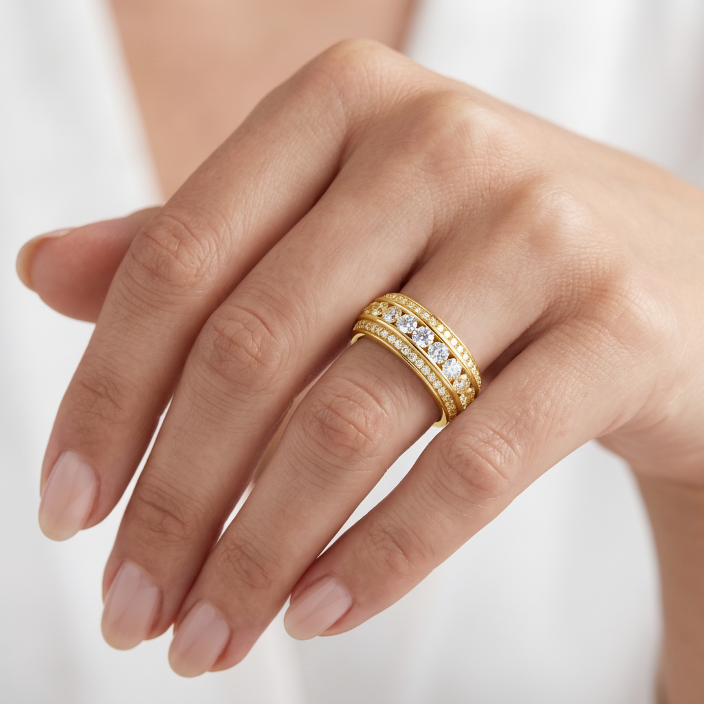 _lifestyle_image@SKU:T125S-LGDR02250004Y #metal_14k-yellow-gold+origin_lab-grown+quality_ef-vs2+