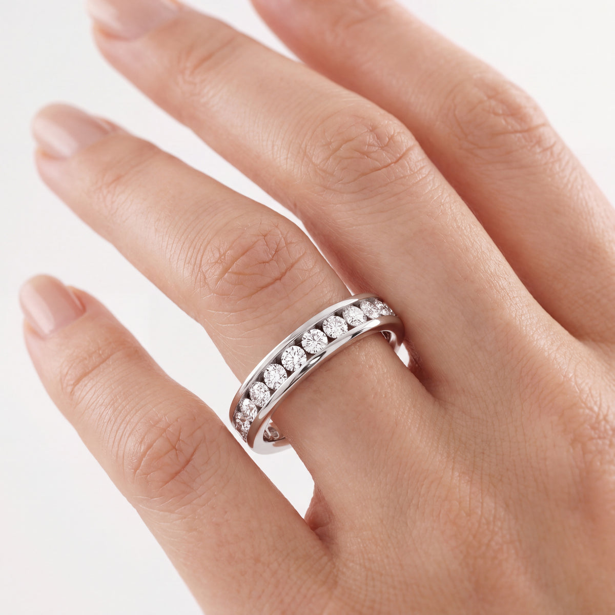 _lifestyle_image@SKU:T1450-NADR0051000PL #metal_platinum+origin_lab-grown+quality_ef-vs2+