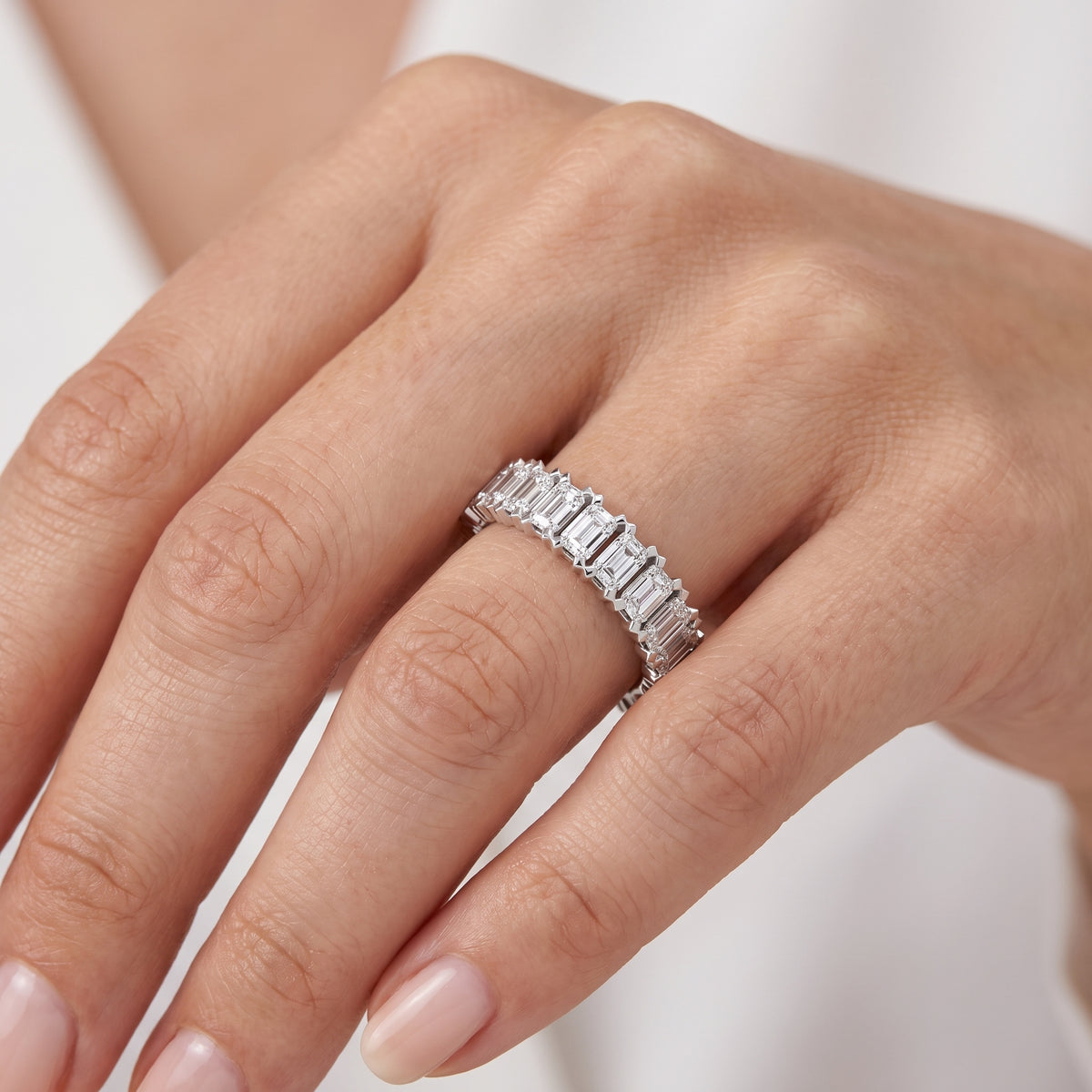 _lifestyle_image@SKU:T1731-LADE0312000DW #metal_silver+origin_lab-grown+quality_g-si