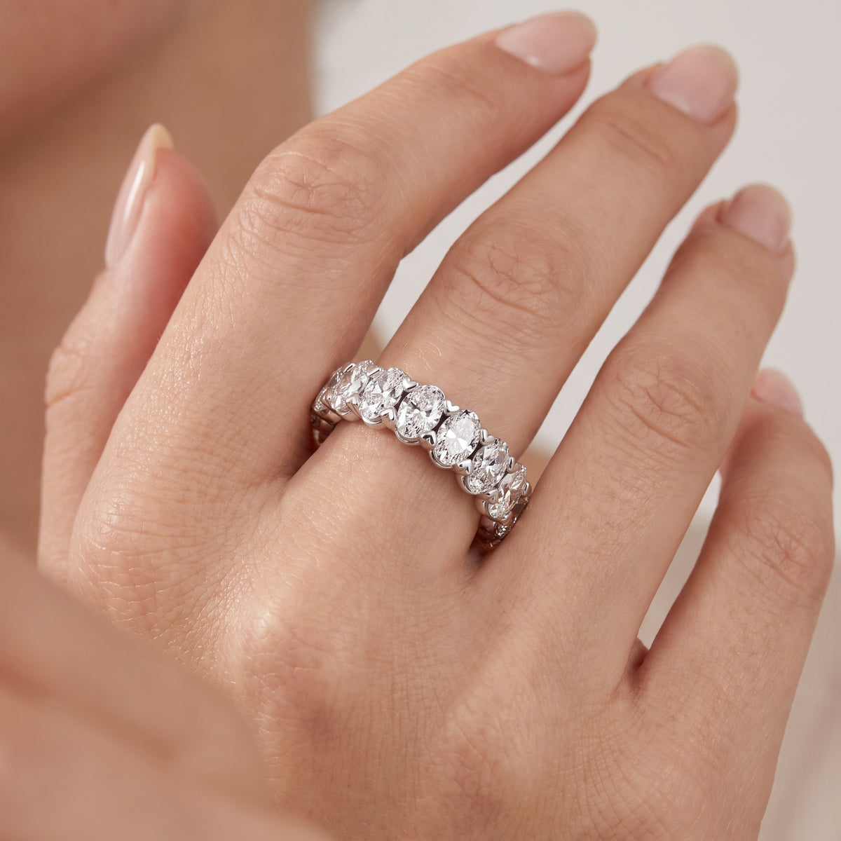 _lifestyle_image@SKU:T1731-LADO0300000DW #metal_silver+origin_lab-grown+quality_g-si