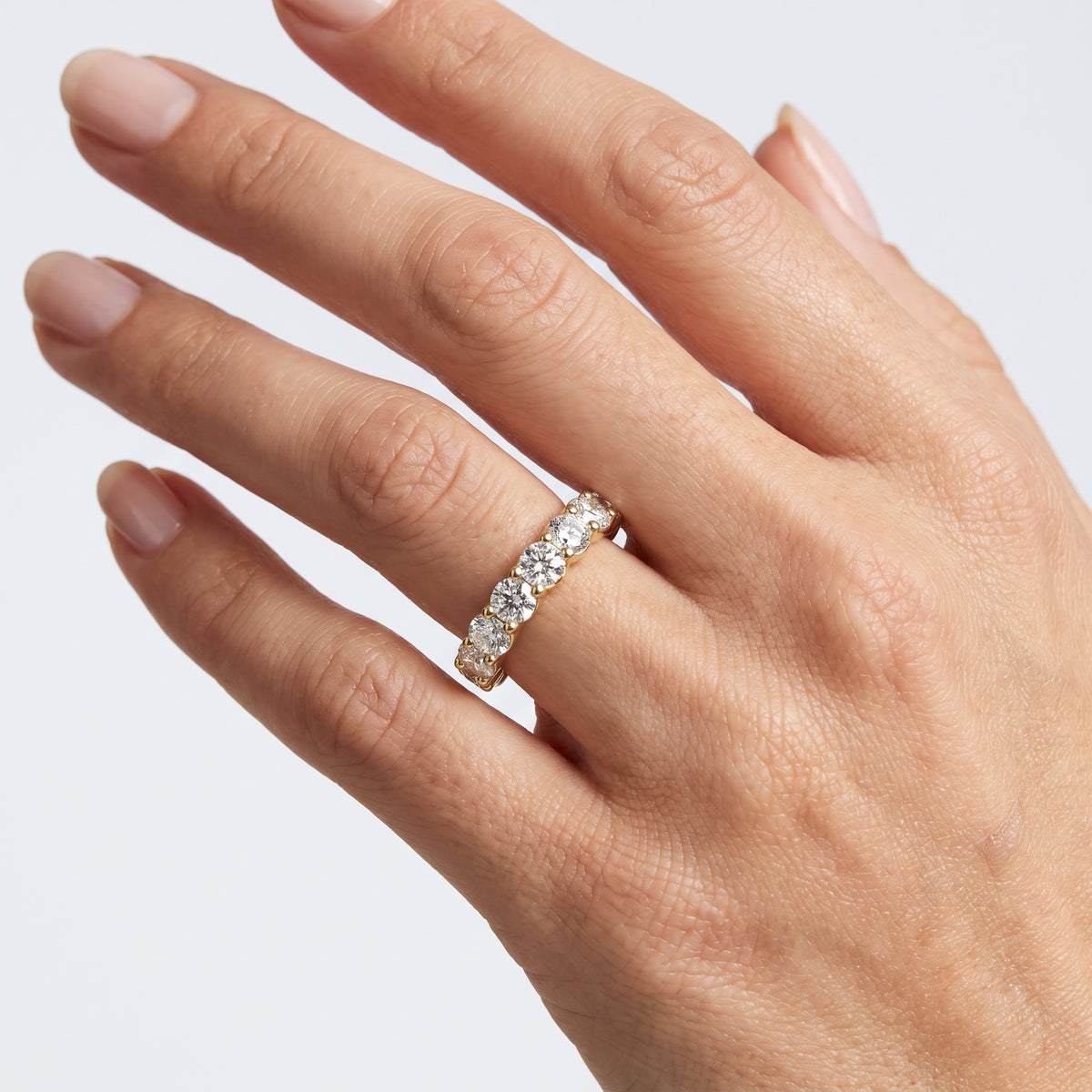 _lifestyle_image@SKU:T1731-LADR03040004Y #metal_10k-yellow-gold+origin_lab-grown+quality_g-si