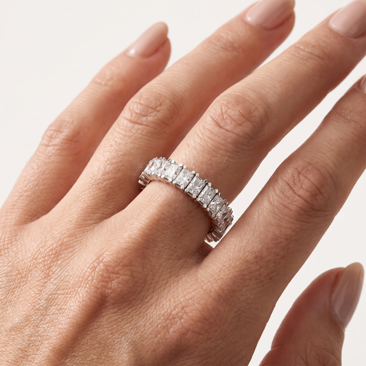 _lifestyle_image@SKU:T1731-LADT0203000DW #metal_silver+origin_lab-grown+quality_g-si