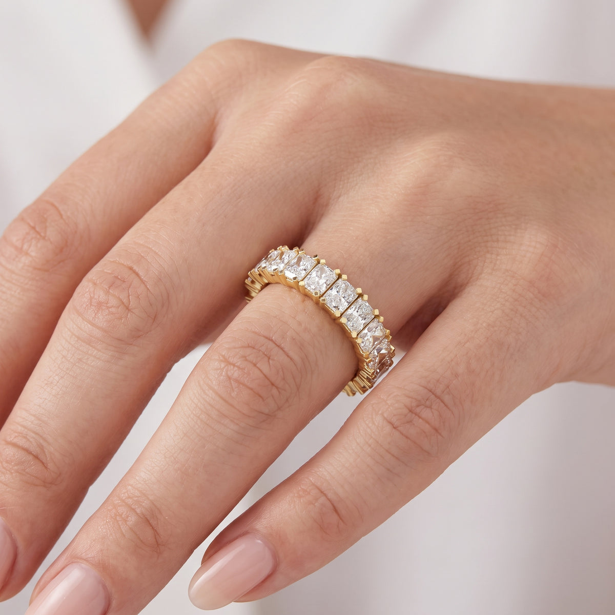 _lifestyle_image@SKU:T1731-NADT02990004Y #metal_14k-yellow-gold+origin_lab-grown+quality_ef-vs2+