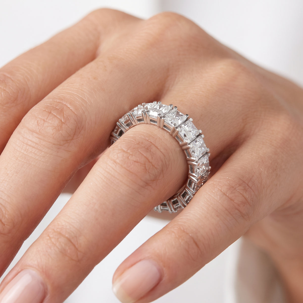 _lifestyle_image@SKU:T1731-LADT0299000DW #metal_silver+origin_lab-grown+quality_g-si