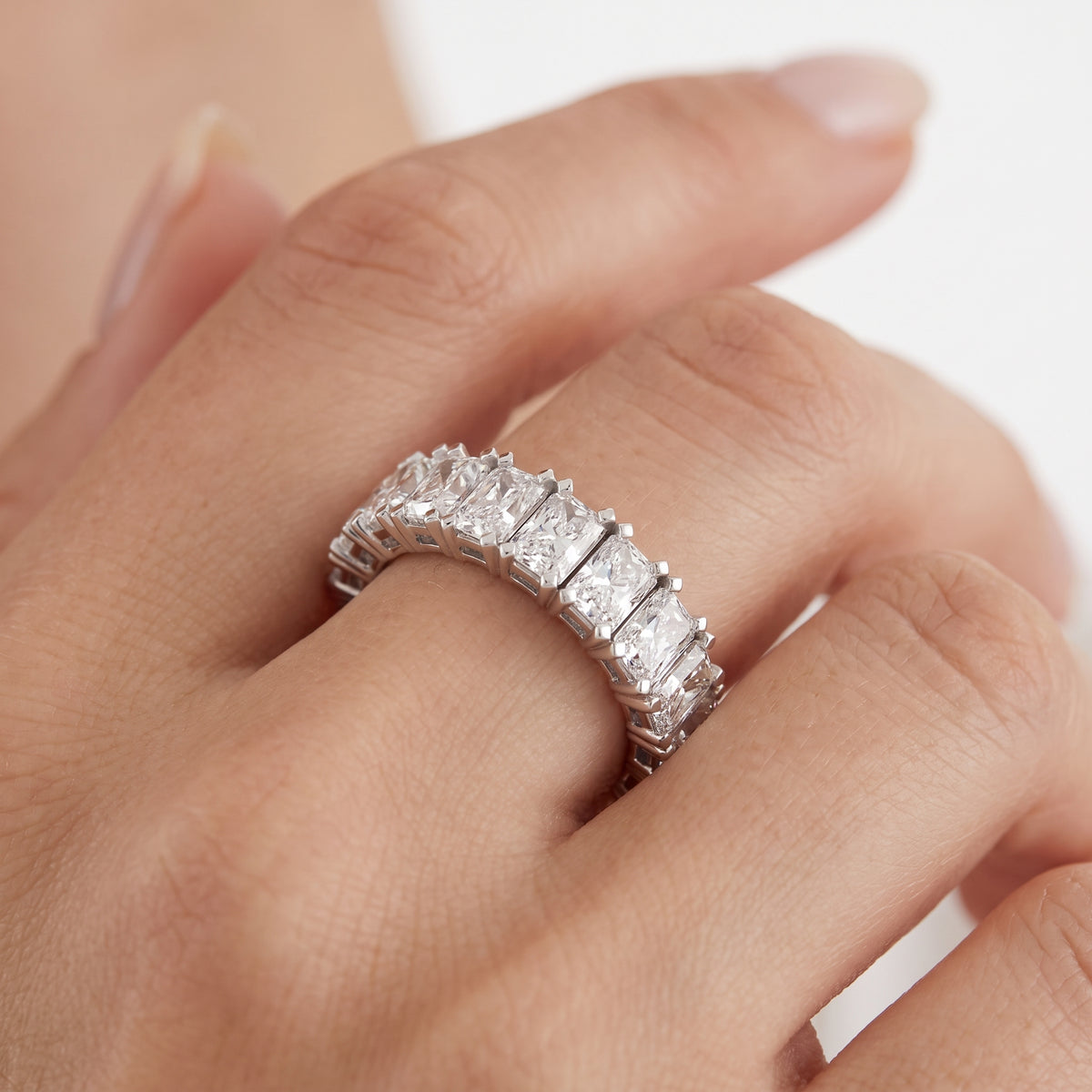 _lifestyle_image@SKU:T1731-LADT0399000DW #metal_silver+origin_lab-grown+quality_g-si
