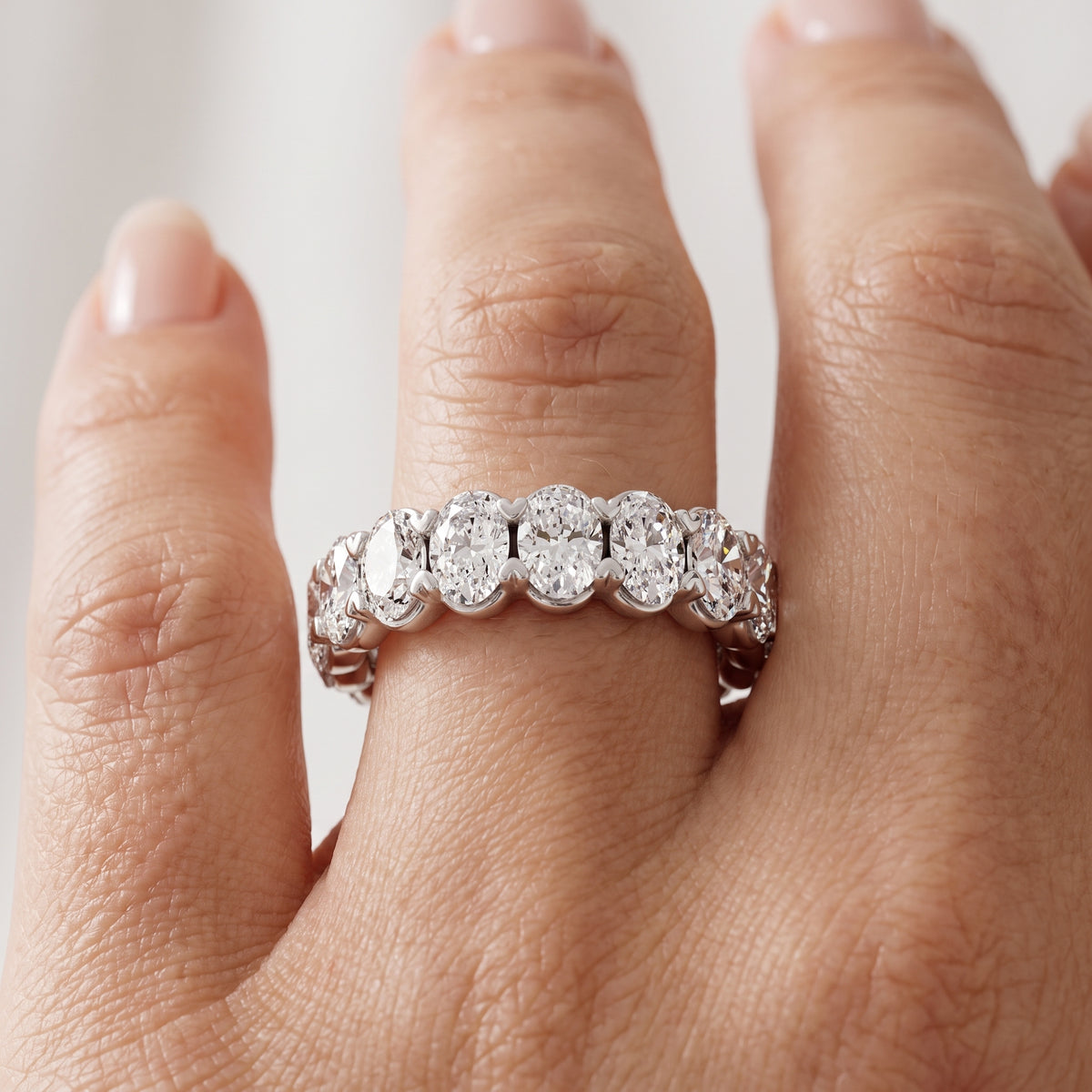 _lifestyle_image@SKU:T1731-NADO0400000PL #metal_platinum+origin_lab-grown+quality_ef-vs2+