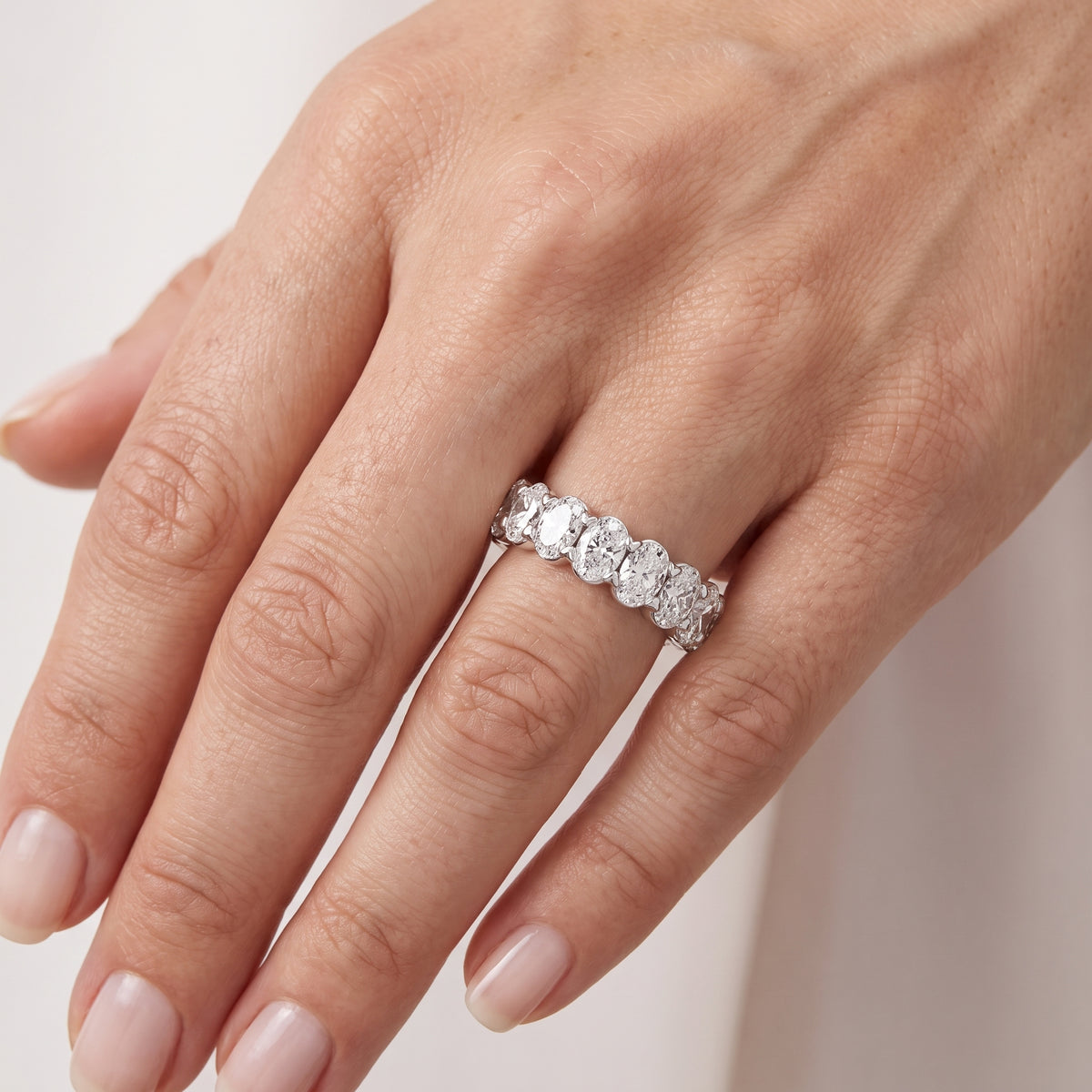 _lifestyle_image@SKU:T1731-NADO0504000PL #metal_platinum+origin_lab-grown+quality_ef-vs2+