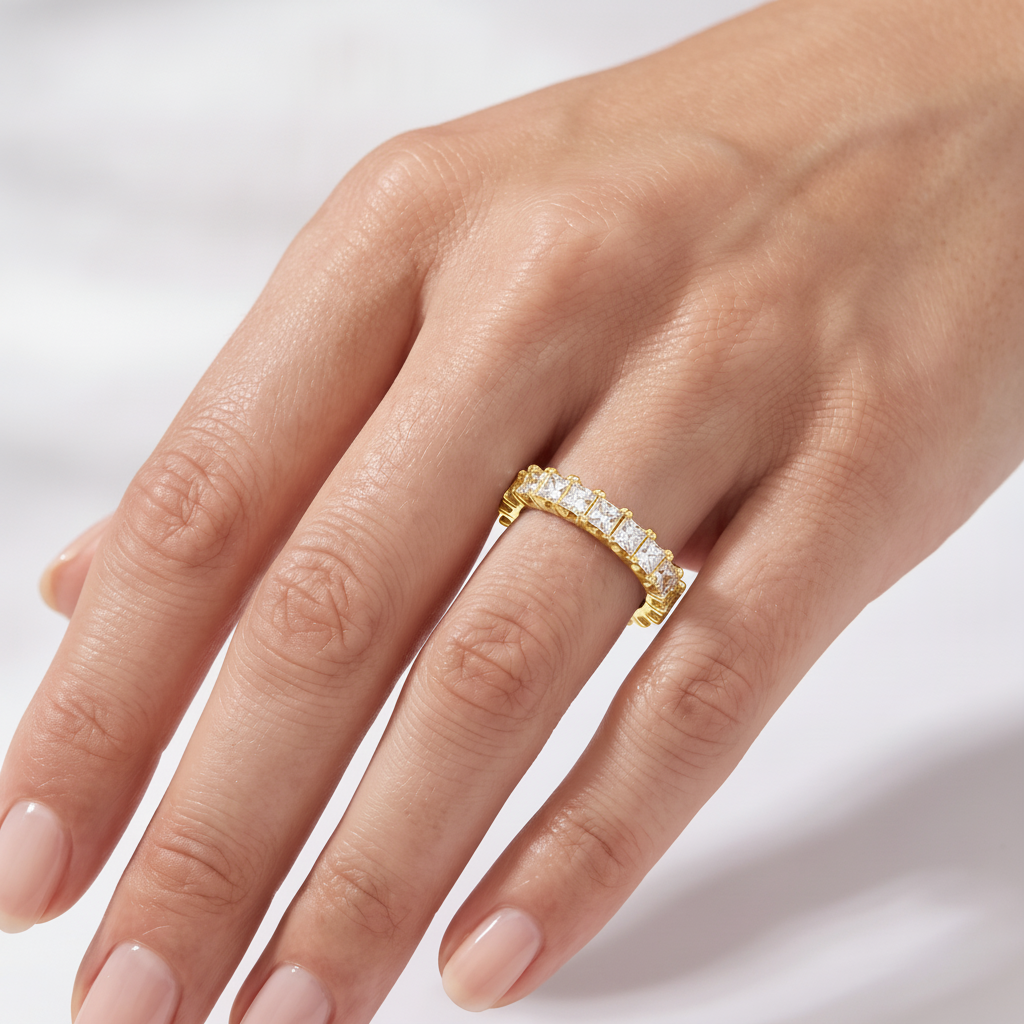 _lifestyle_image@SKU:T1731-NADP02030004Y #metal_14k-yellow-gold+origin_lab-grown+quality_ef-vs2+