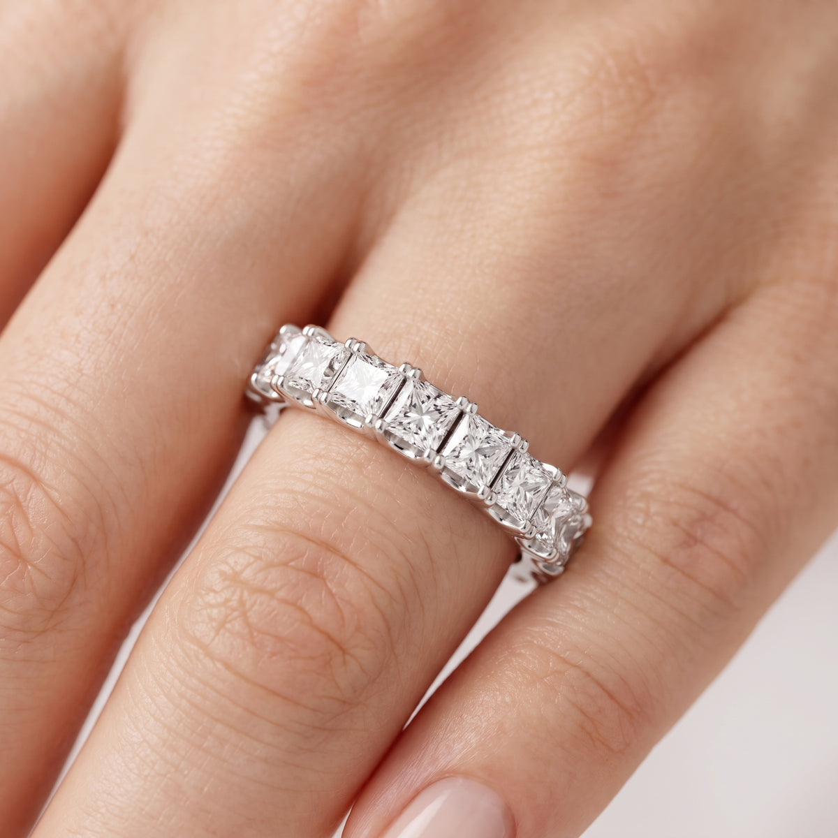_lifestyle_image@SKU:T1731-NADP0297000PL #metal_platinum+origin_lab-grown+quality_ef-vs2+