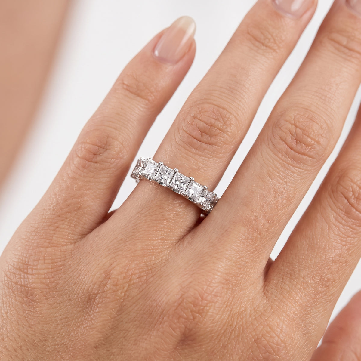 _lifestyle_image@SKU:T1731-NADP05030004W #metal_14k-white-gold+origin_lab-grown+quality_ef-vs2+
