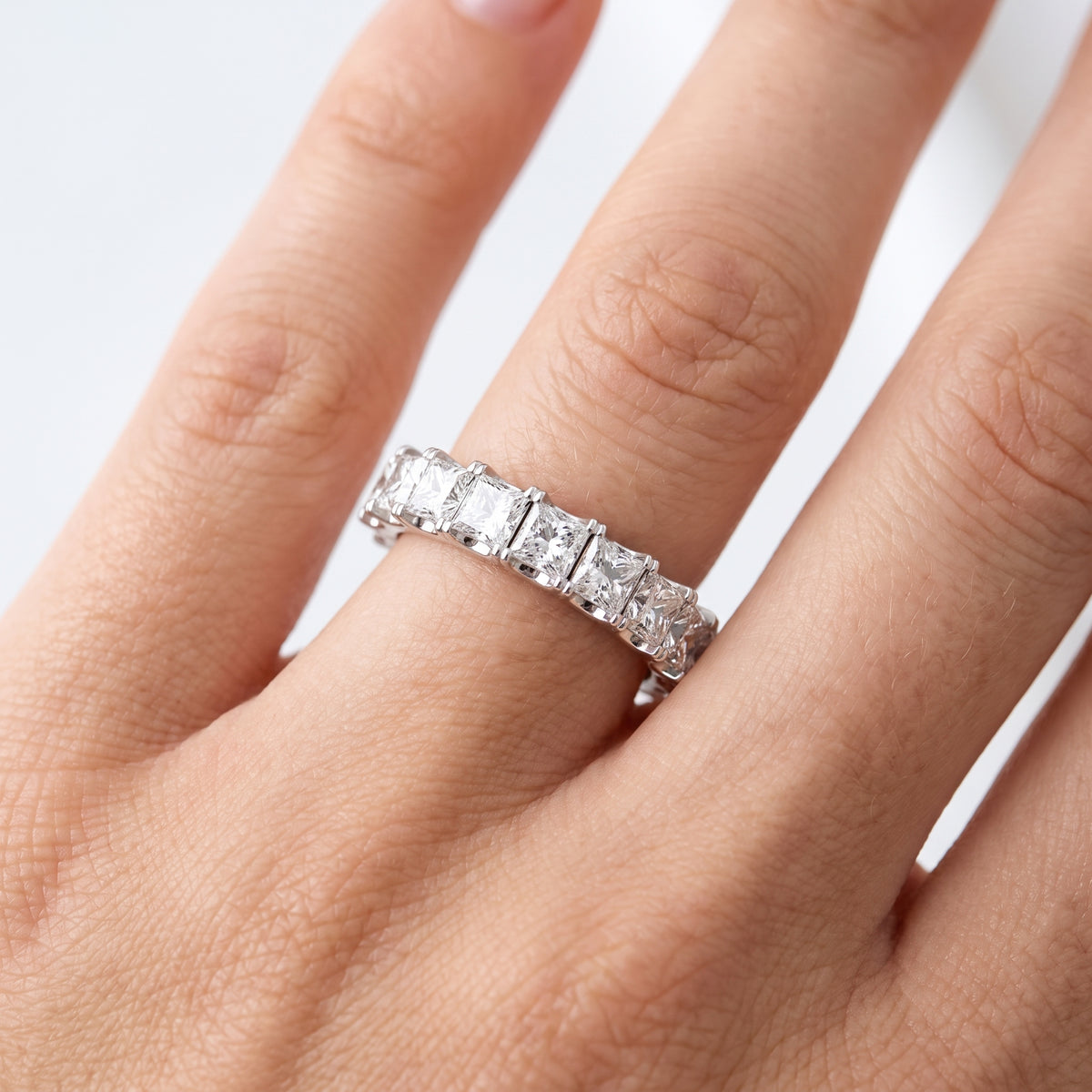 _lifestyle_image@SKU:T1731-NADP0503000PL #metal_platinum+origin_lab-grown+quality_ef-vs2+