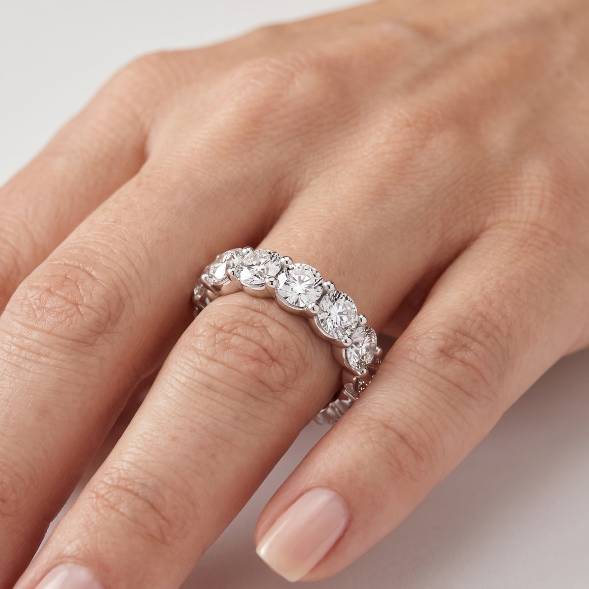 _lifestyle_image@SKU:T1731-NADR05180004W #metal_14k-white-gold+origin_lab-grown+quality_ef-vs2+