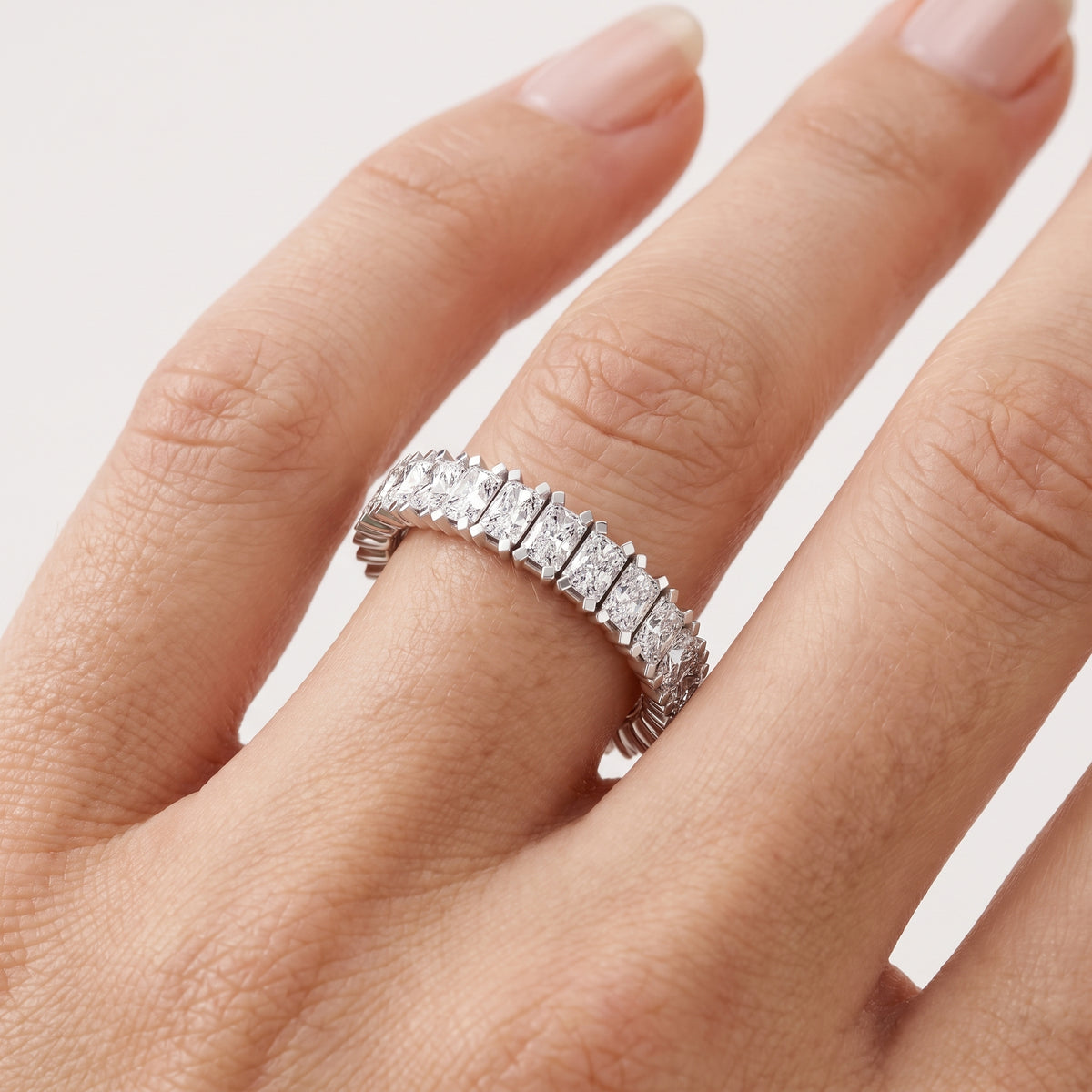 _lifestyle_image@SKU:T1731-NADT02030004W #metal_14k-white-gold+origin_lab-grown+quality_ef-vs2+