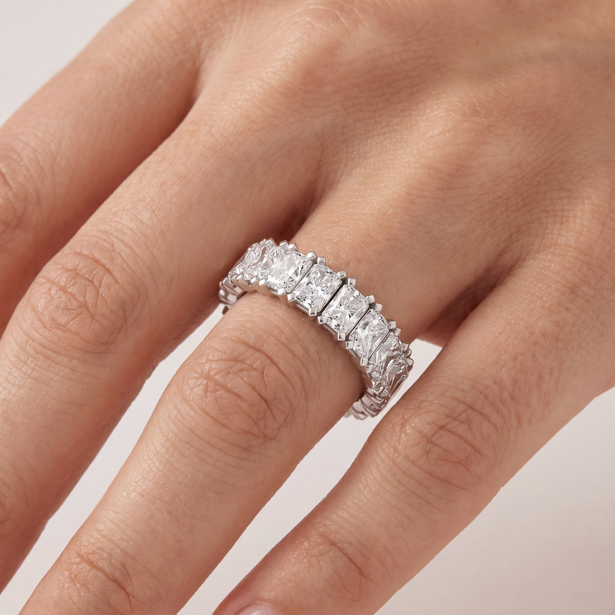 _lifestyle_image@SKU:T1731-NADT0399000PL #metal_platinum+origin_lab-grown+quality_ef-vs2+