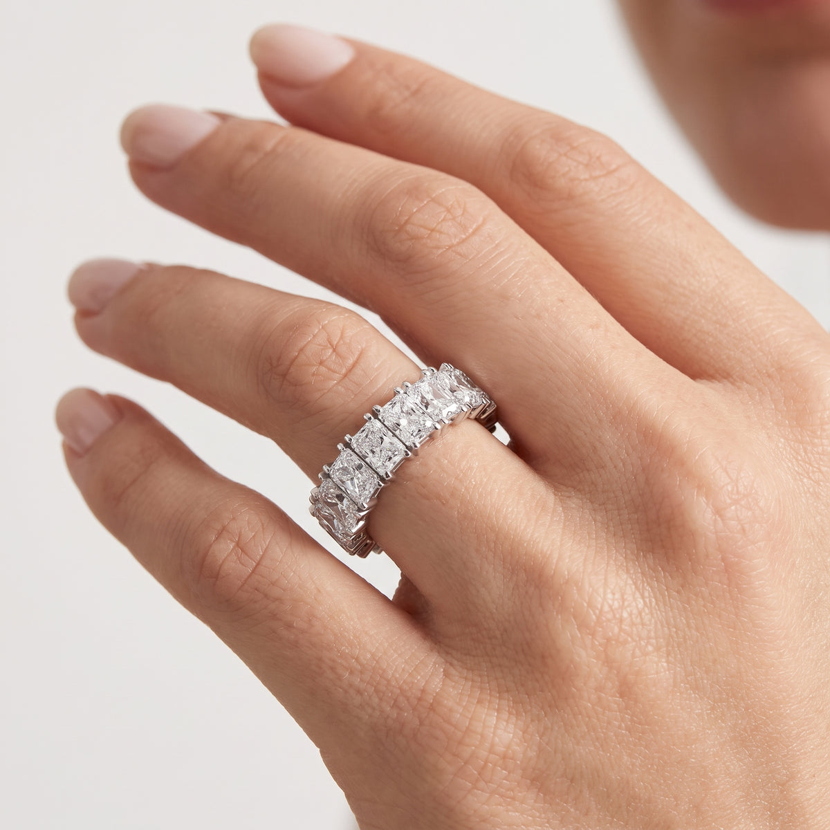 _lifestyle_image@SKU:T1731-NADT05040004W #metal_14k-white-gold+origin_lab-grown+quality_ef-vs2+