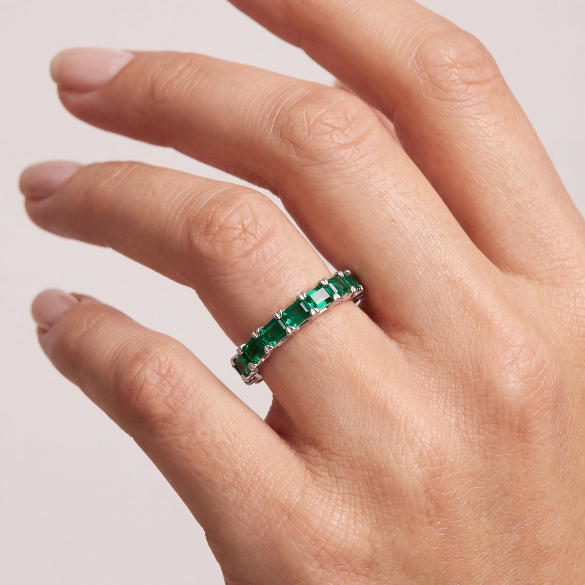 _lifestyle_image@SKU:TG234-LCXE0107000DW #metal_silver+origin_lab-created