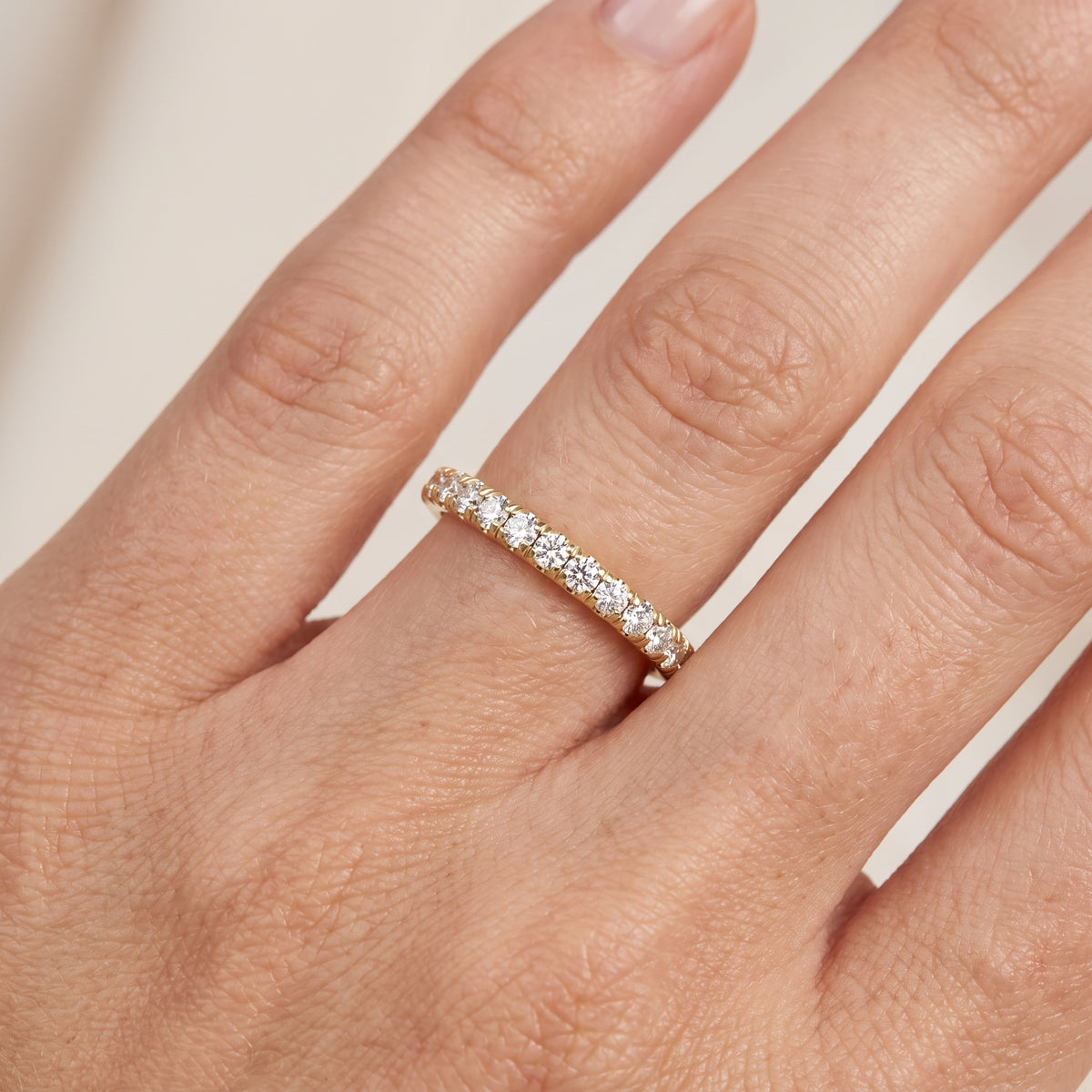 _lifestyle_image@SKU:W0298-LADR00250004Y #metal_10k-yellow-gold+origin_lab-grown+quality_g-si